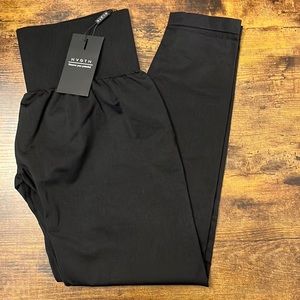 NVGTN Black Solid Seamless Leggings-Lg